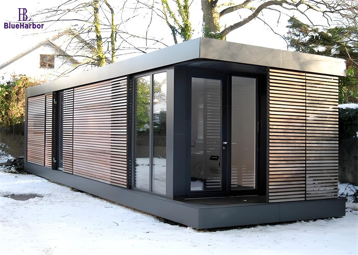 Petite maison préfabriquée en acier pour une durabilité dans les conditions météorologiques changeantes et le terrain accidenté