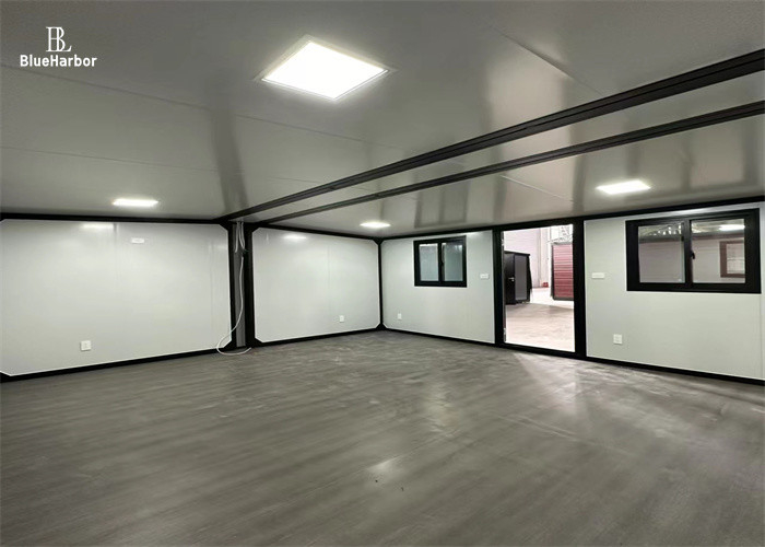 Maison préfabriquée extensible à double aile en acier / aluminium pour résidentiel, installation facile et rapide, extensible de 18 à 60 mètres carrés